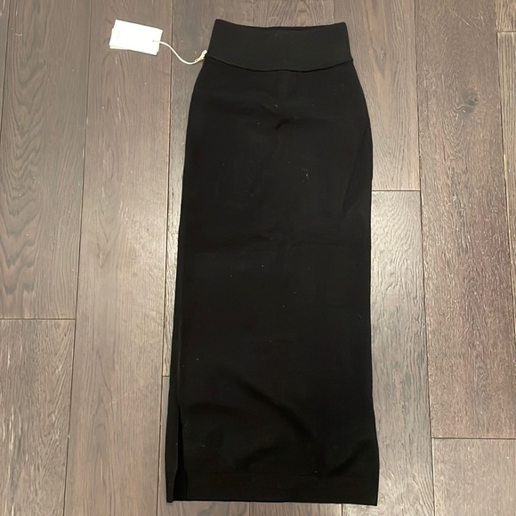 Dresses & Skirts - Aritzia Wilfred skirt xxs